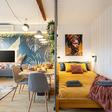 Panorama - Balcony, Ac, Free Parking *